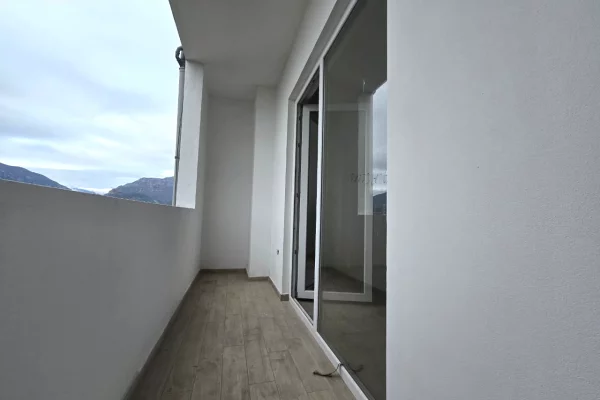 Shtepi ne shitje Apartament ne Tirane, 1+1, Mobilimi Bosh, pa mobiluar, Pagesa 114,000  Euro.