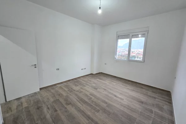 Shtepi ne shitje Apartament ne Tirane, 1+1, Mobilimi Bosh, pa mobiluar, Pagesa 114,000  Euro.