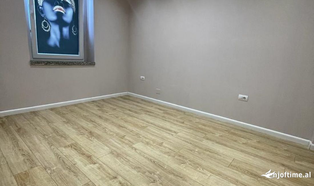 Stadiumi Dinamo jepet me qira apartament 2+1per zyra I rikonstrutuar 