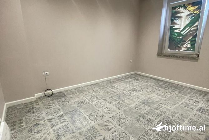 Stadiumi Dinamo jepet me qira apartament 2+1per zyra I rikonstrutuar 