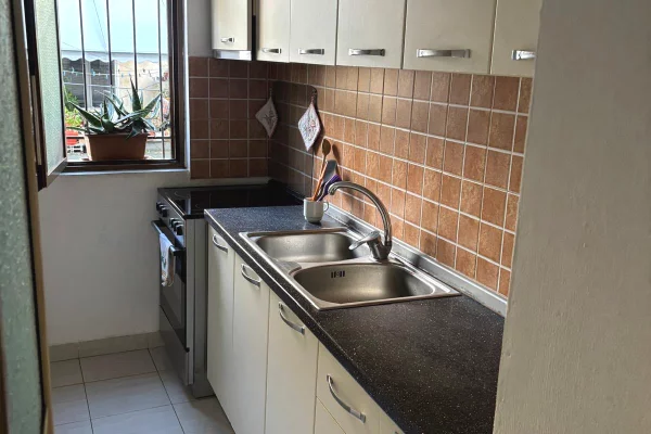 Shtepi me qera Apartament ne Tirane, 1+1, Mobilimi E mobiluar, Pagesa 42,000  Leke.