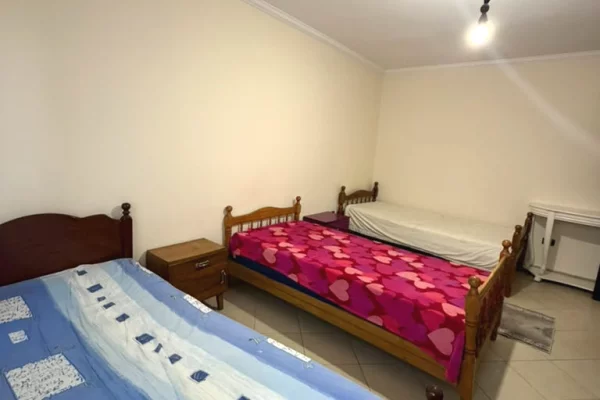 Shtepi me qera Apartament ne Tirane, 2+1, Mobilimi E mobiluar, Pagesa 50,000  Leke.