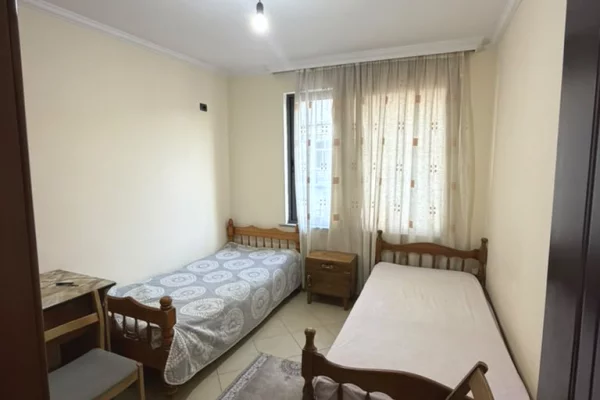 Shtepi me qera Apartament ne Tirane, 2+1, Mobilimi E mobiluar, Pagesa 50,000  Leke.