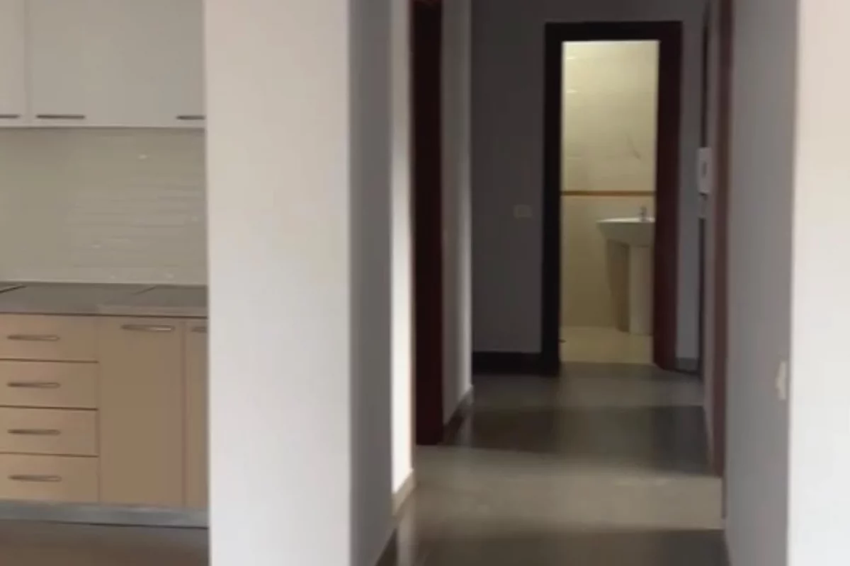Shtepi me qera Apartament ne Tirane, 2+1, Mobilimi Pjeserisht e mobiluar, Pagesa 45,000  Leke.