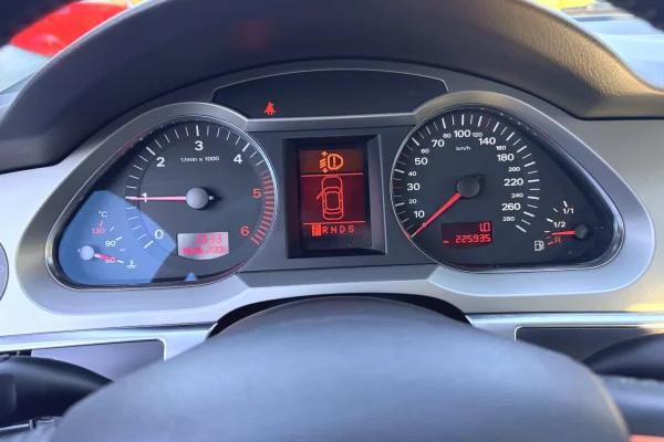 Makina ne shitje ne Durres, Audi, 2006 Diesel,Kambio Automatik Pagesa 4,500  Euro.