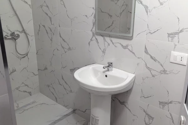 Shtepi me qera Apartament ne Durres, 1+1, Mobilimi E mobiluar, Pagesa 40,000  Leke.