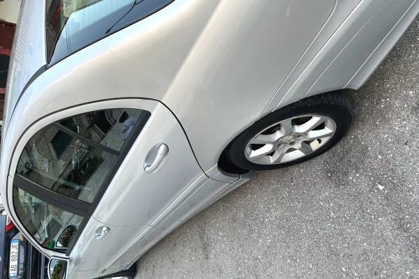 Makina ne shitje ne Tirane, Mercedes-Benz, 2006 Diesel,Kambio Automatik Pagesa 260,000  Leke.