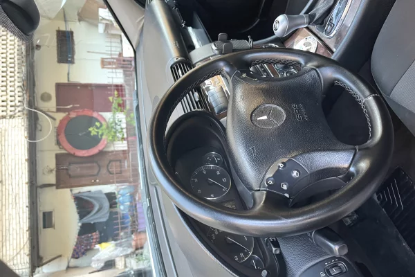 Makina ne shitje ne Tirane, Mercedes-Benz, 2006 Diesel,Kambio Automatik Pagesa 260,000  Leke.