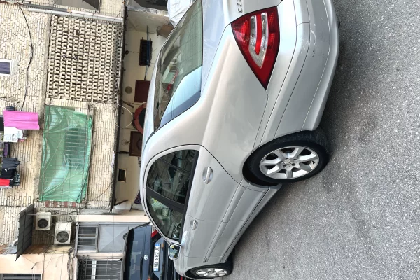 Makina ne shitje ne Tirane - 260,000 Leke