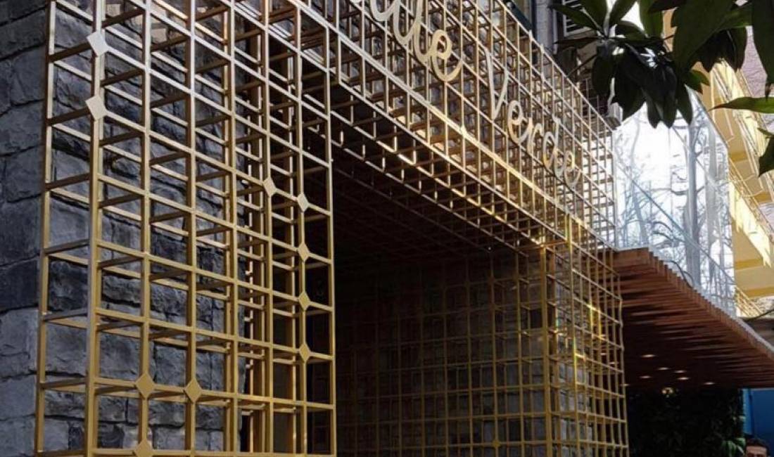 Offerte di lavoro a Tirana, Profession Kamarier/e /Banakier/e , , Pagamento Trattabile.