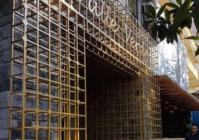 Offerte di lavoro a Tirana, Profession Kamarier/e /Banakier/e , , Pagamento Trattabile.