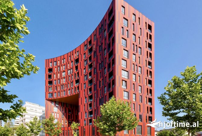 Ambiente Commerciale in Affitto 3+1 a Tirana - 2,500 Euro