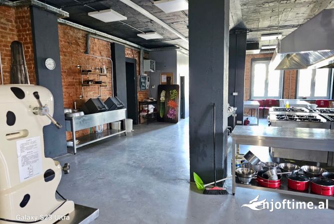 Qera Ambjent ne Kombinat