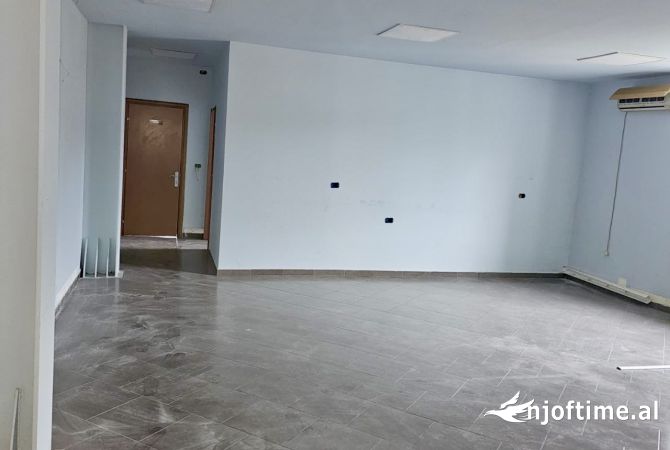 Qera Ambjent ne Kombinat