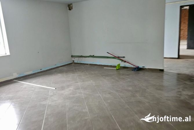 Qera Ambjent ne Kombinat