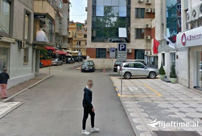 Ambiente Commerciale in Vendita 1+1 a Tirana - 670,000 Euro