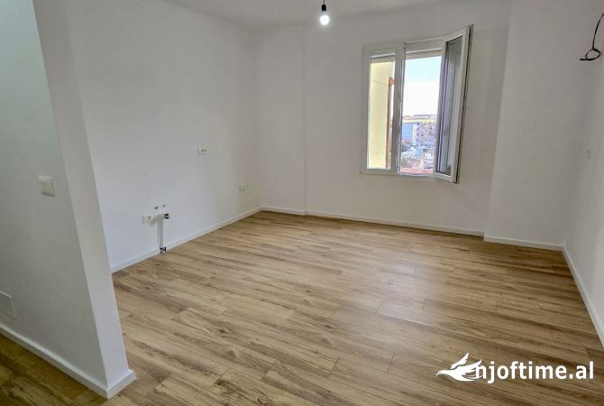 Shtepi ne shitje Apartament ne Tirane, 2+1, Mobilimi Bosh, pa mobiluar, Pagesa 132,000  Euro.