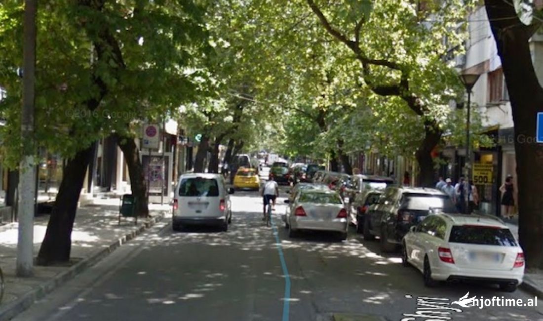 Shitet Ambjent Biznesi Dyqan te Myslym Shyri