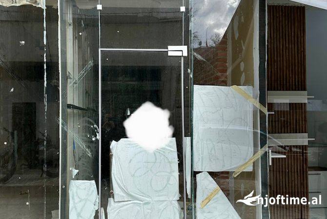 Ambiente Commerciale in Vendita 1+1 a Tirana - 70,000 Euro