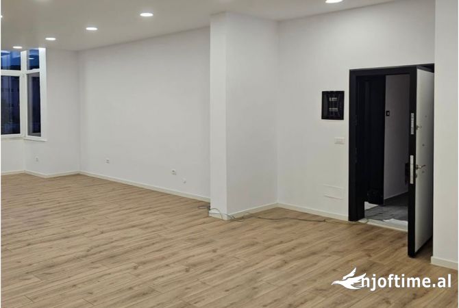 Ambient biznesi ne shitje 3+1 ne Tirane - 230,000 Euro