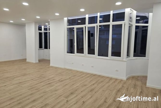 Ambient biznesi ne shitje 3+1 ne Tirane - 230,000 Euro