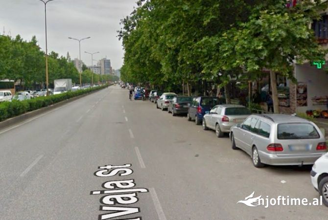 Shitet Dyqan te Rr, Kavajes