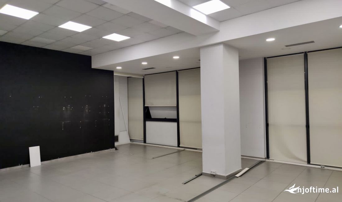 Shitet Ambjent Biznesi te Komuna Parisit