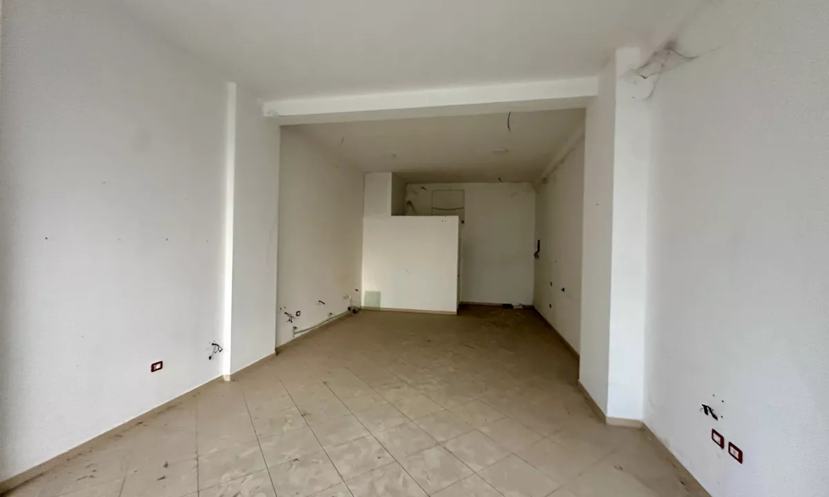 Shitet Dyqan ne Yzberisht