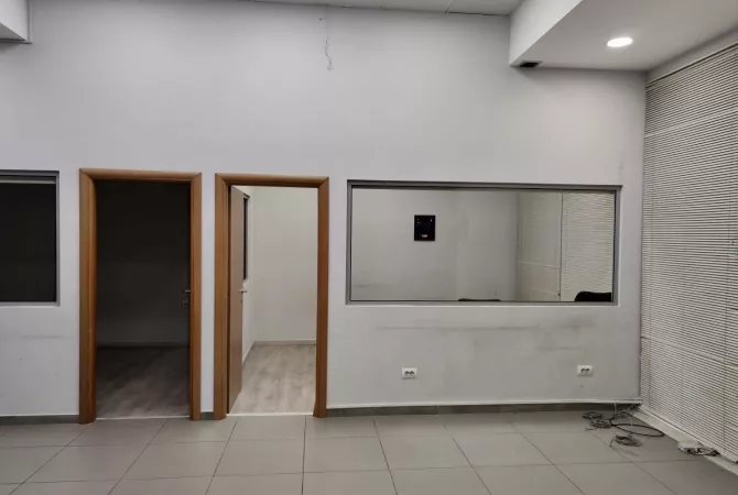 Qera Ambjent te Komuna Parisit