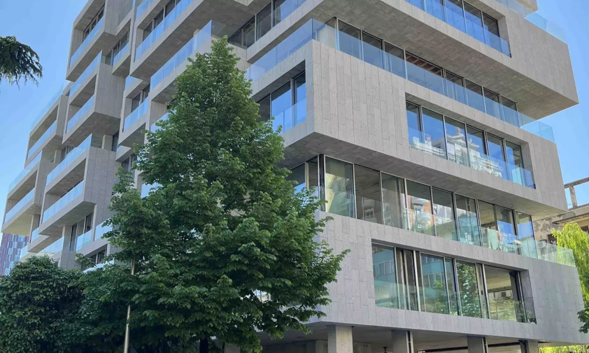 Qera Ambjent ne Bllok West Residence