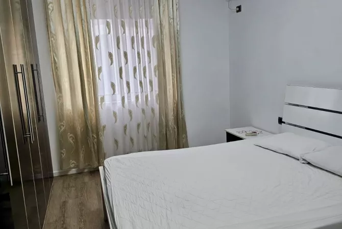 Shtepi ne shitje Apartament ne Tirane, 2+1, Mobilimi E mobiluar, Pagesa 140,000  Euro.