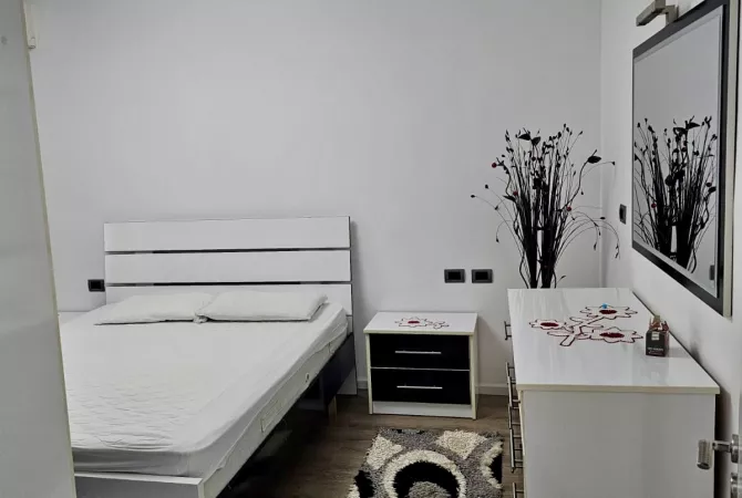 Shtepi ne shitje Apartament ne Tirane, 2+1, Mobilimi E mobiluar, Pagesa 140,000  Euro.