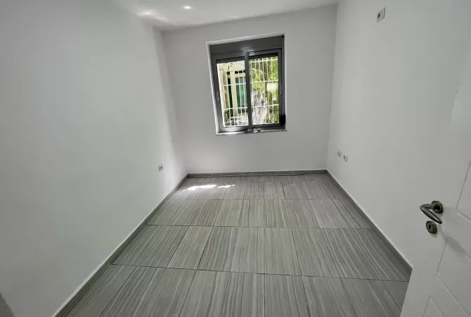 Business Property for Rent 3+1 in Tirana - 350 Euro