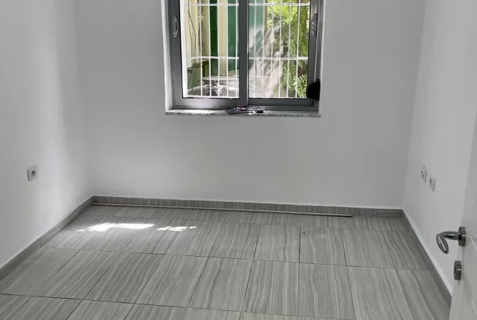 Business Property for Rent 3+1 in Tirana - 350 Euro