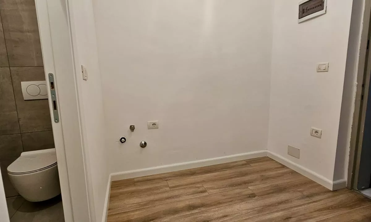Shtepi ne shitje Apartament ne Tirane, 1+1, Mobilimi Bosh, pa mobiluar, Pagesa 98,000  Euro.