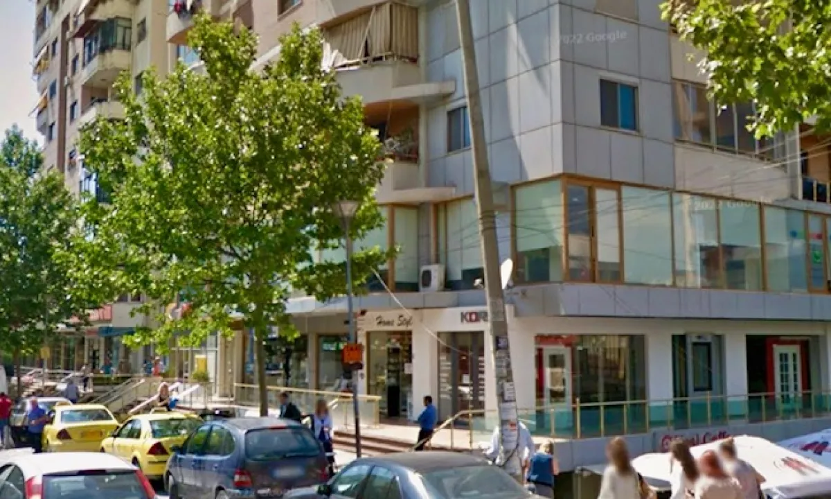 Qera Ambjent te Treni