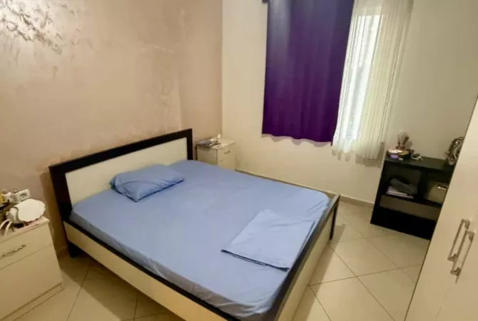 Shtepi ne shitje Apartament ne Tirane, 1+1, Mobilimi E mobiluar, Pagesa 95,000  Euro.