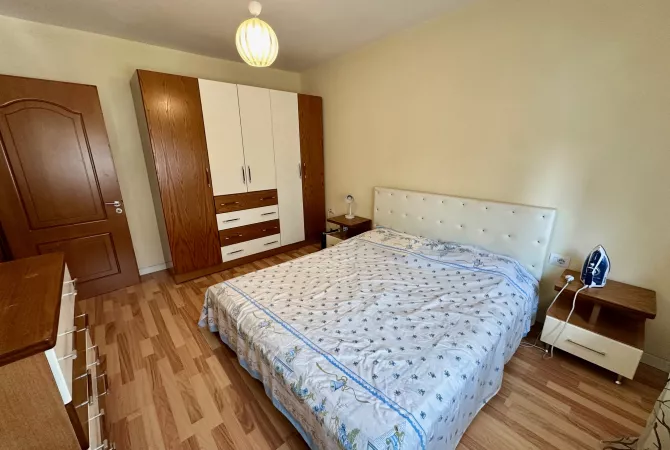 Shtepi ne shitje Apartament ne Tirane, 2+1, Mobilimi E mobiluar, Pagesa 118,000  Euro.