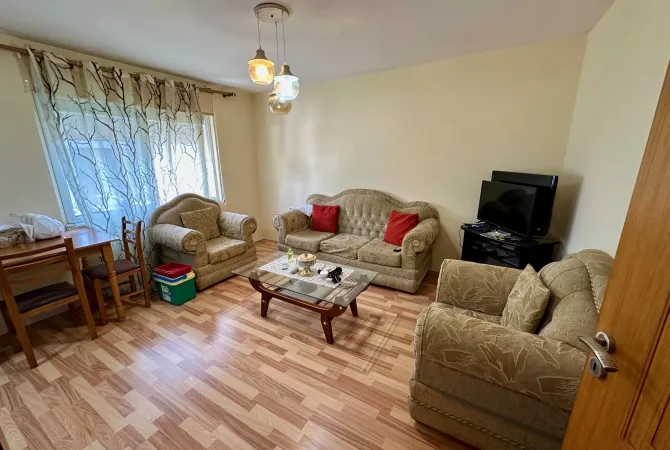 Shtepi ne shitje Apartament ne Tirane, 2+1, Mobilimi E mobiluar, Pagesa 118,000  Euro.