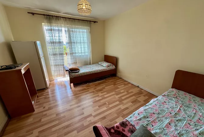 Shtepi ne shitje Apartament ne Tirane, 2+1, Mobilimi E mobiluar, Pagesa 118,000  Euro.
