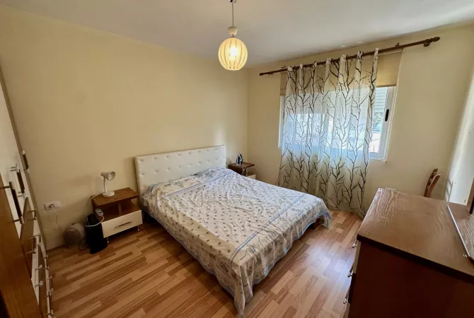 Shtepi ne shitje Apartament ne Tirane, 2+1, Mobilimi E mobiluar, Pagesa 118,000  Euro.