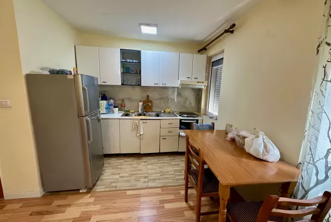 Shtepi ne shitje Apartament ne Tirane, 2+1, Mobilimi E mobiluar, Pagesa 118,000  Euro.