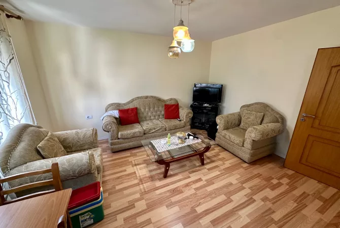 Shtepi ne shitje Apartament ne Tirane, 2+1, Mobilimi E mobiluar, Pagesa 118,000  Euro.