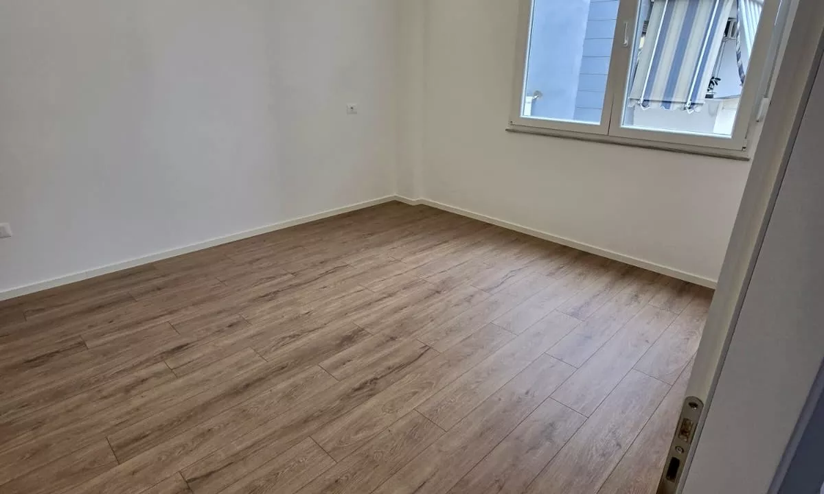 Shtepi ne shitje Apartament ne Tirane, 2+1, Mobilimi Bosh, pa mobiluar, Pagesa 210,000  Euro.