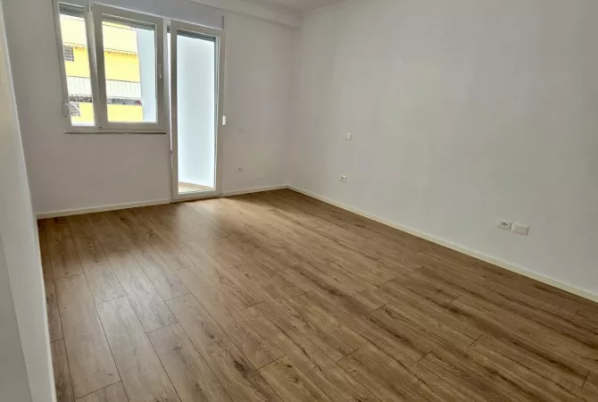 Shtepi ne shitje Apartament ne Tirane, 2+1, Mobilimi Bosh, pa mobiluar, Pagesa 210,000  Euro.