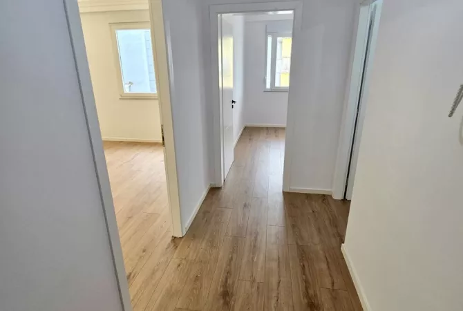 Shtepi ne shitje Apartament ne Tirane, 2+1, Mobilimi Bosh, pa mobiluar, Pagesa 210,000  Euro.