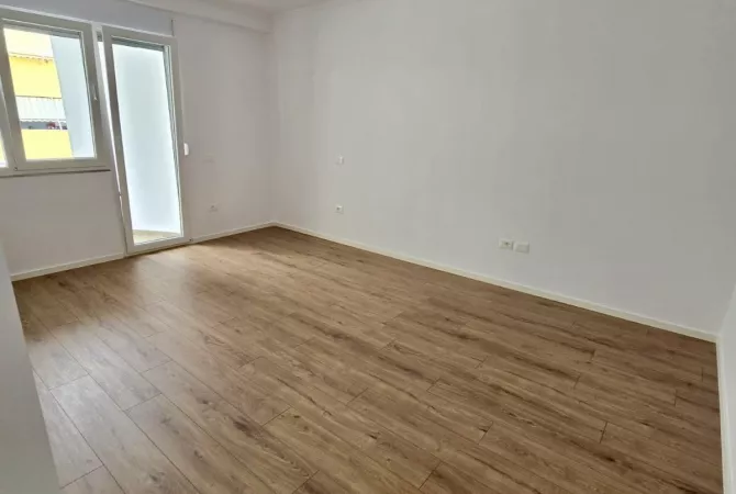 Shtepi ne shitje Apartament ne Tirane, 2+1, Mobilimi Bosh, pa mobiluar, Pagesa 210,000  Euro.