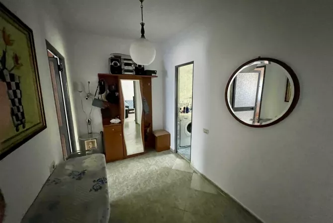 Shtepi ne shitje Apartament ne Tirane, 1+1, Mobilimi Bosh, pa mobiluar, Pagesa 103,000  Euro.