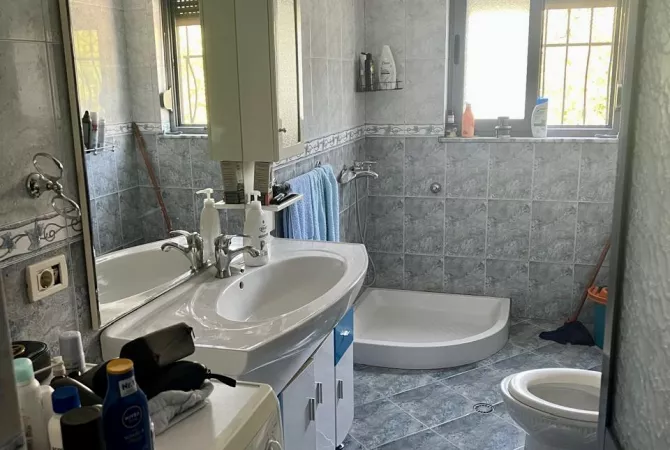 Shtepi ne shitje Apartament ne Tirane, 1+1, Mobilimi Bosh, pa mobiluar, Pagesa 103,000  Euro.