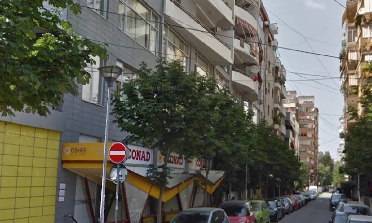 Shitet Dyqan ne Bllok